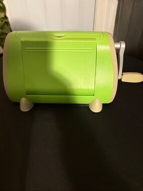 Cuttlebug Manual Die-Cutting Machine - Lime Green